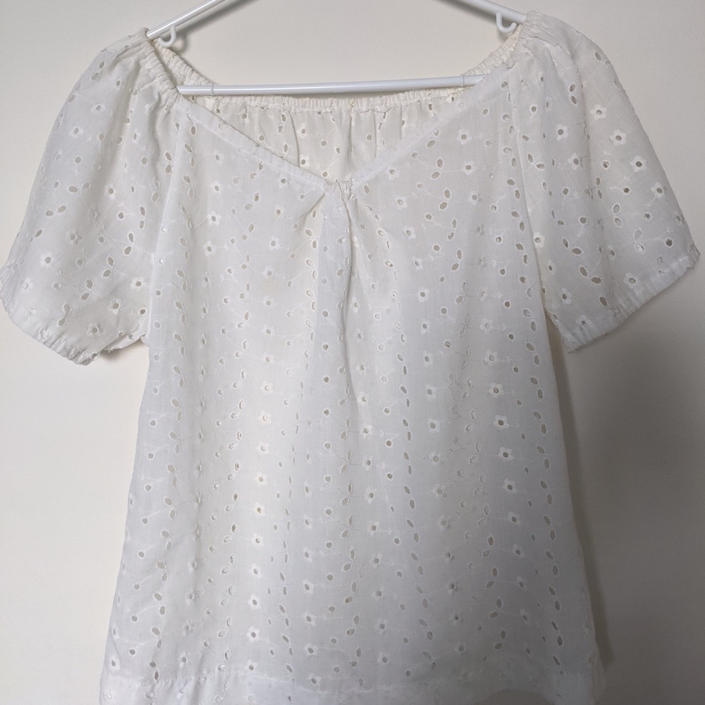 White blouse top, no tag size medium.